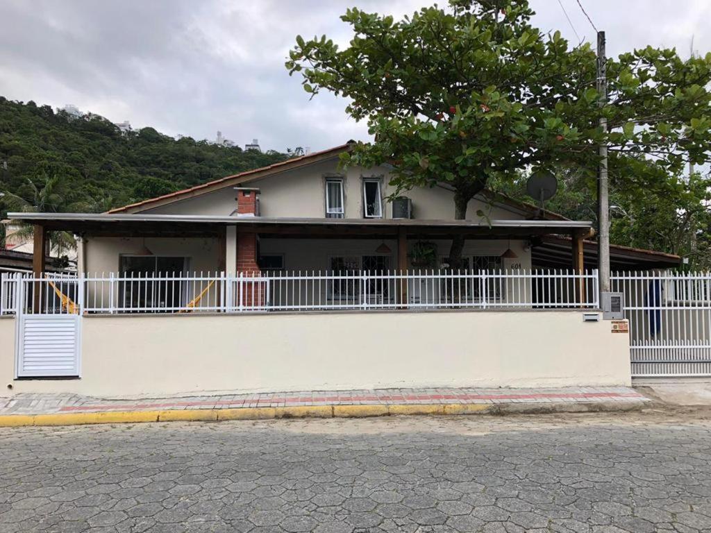 Casa Da Arvore Rua Pescada Amarela Bombinhas Eksteriør billede